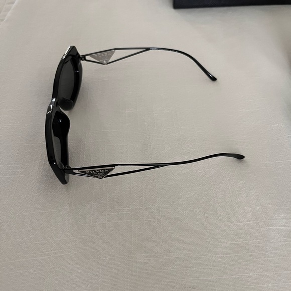 Authentic PRADA sunglasses with triangle logo - Picture 4 of 12